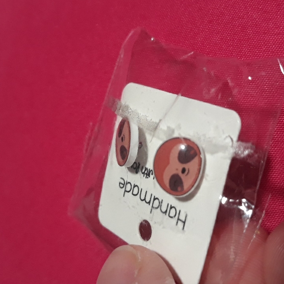 Sloth stud earrings - Picture 3 of 3